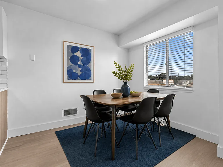 Bloomfield Square Apartments - Auburn Hills, MI — Photo 8