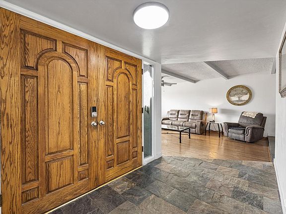 5th image of 406 Brynhurst Way