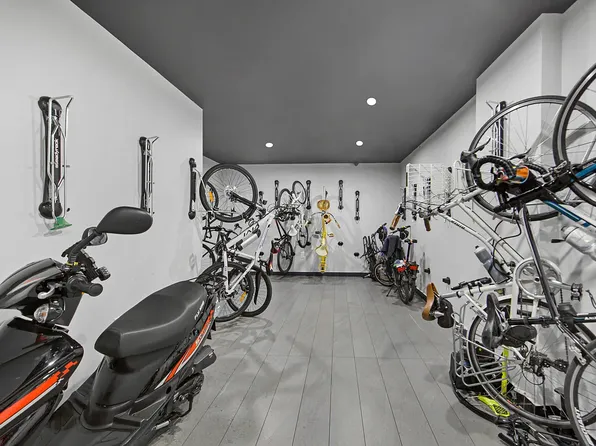 567 Ocean Parkway image 13 of 18