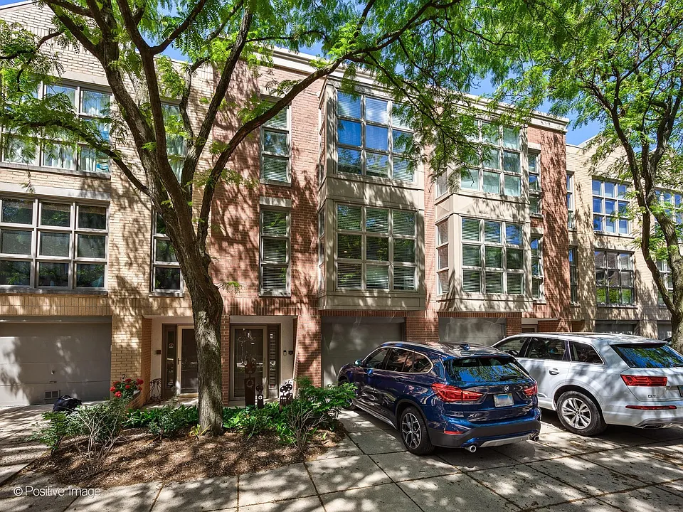 2365 N Wayne Ave