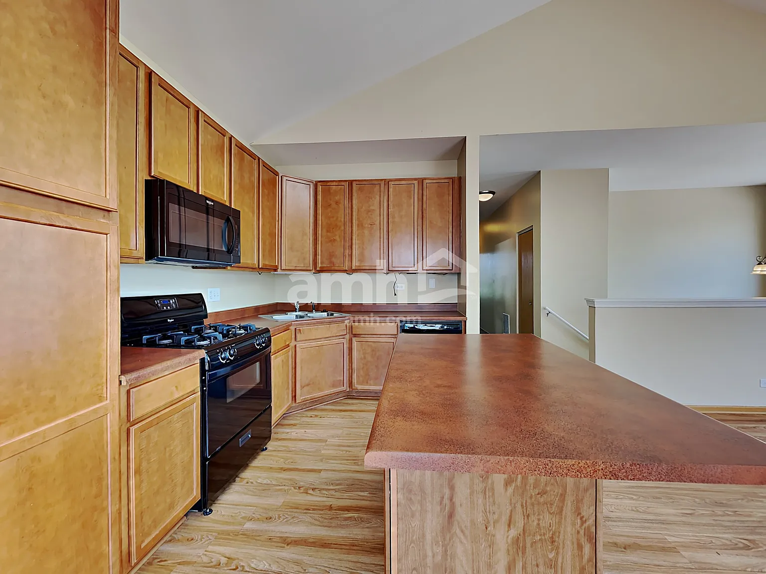 3 bed, 3.0 bath, 1325 sqft, $2,430 — Photo 4