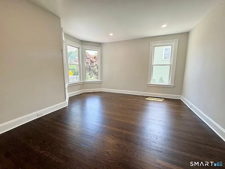 25 Quintard Ave — Photo 6