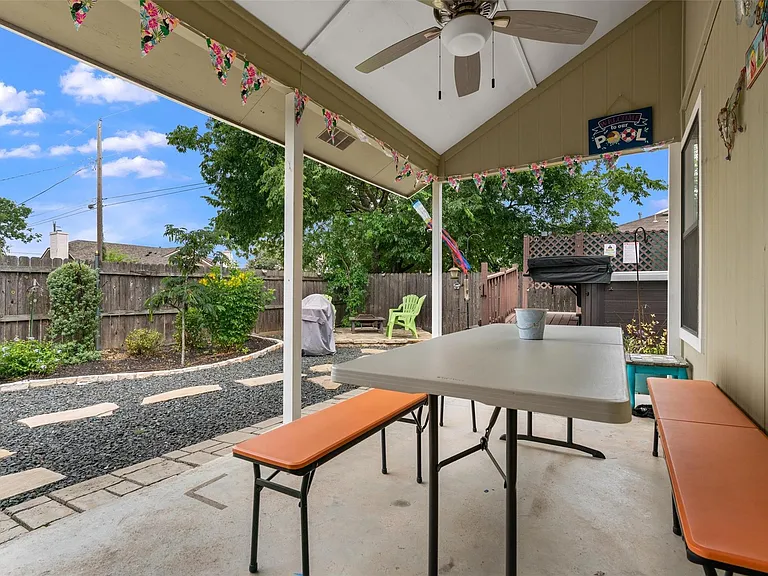 512 Edwards Dr — Photo 25