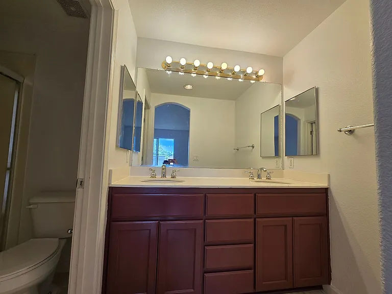 223 Santa Barbara St — Photo 9