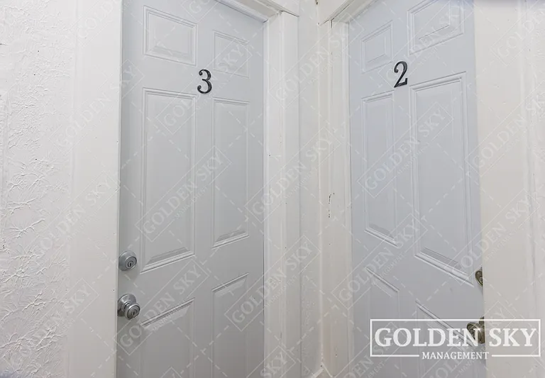 219 E Willard St #3 — Photo 4
