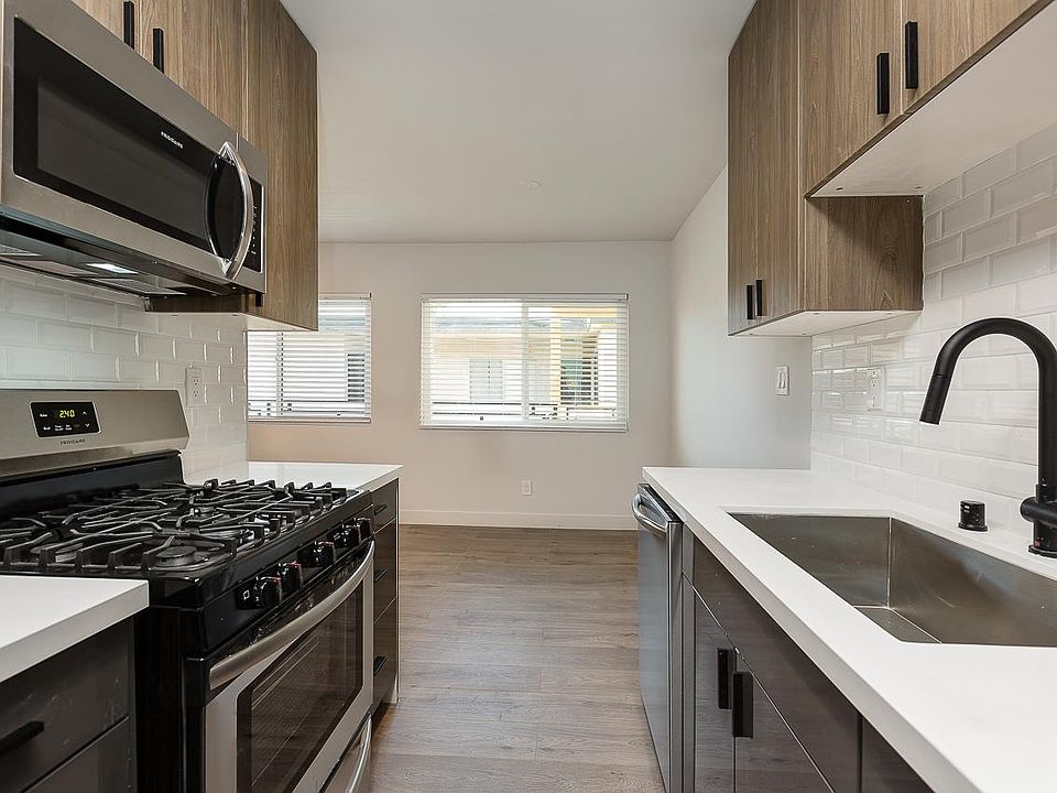 Kitchen reverse dining area