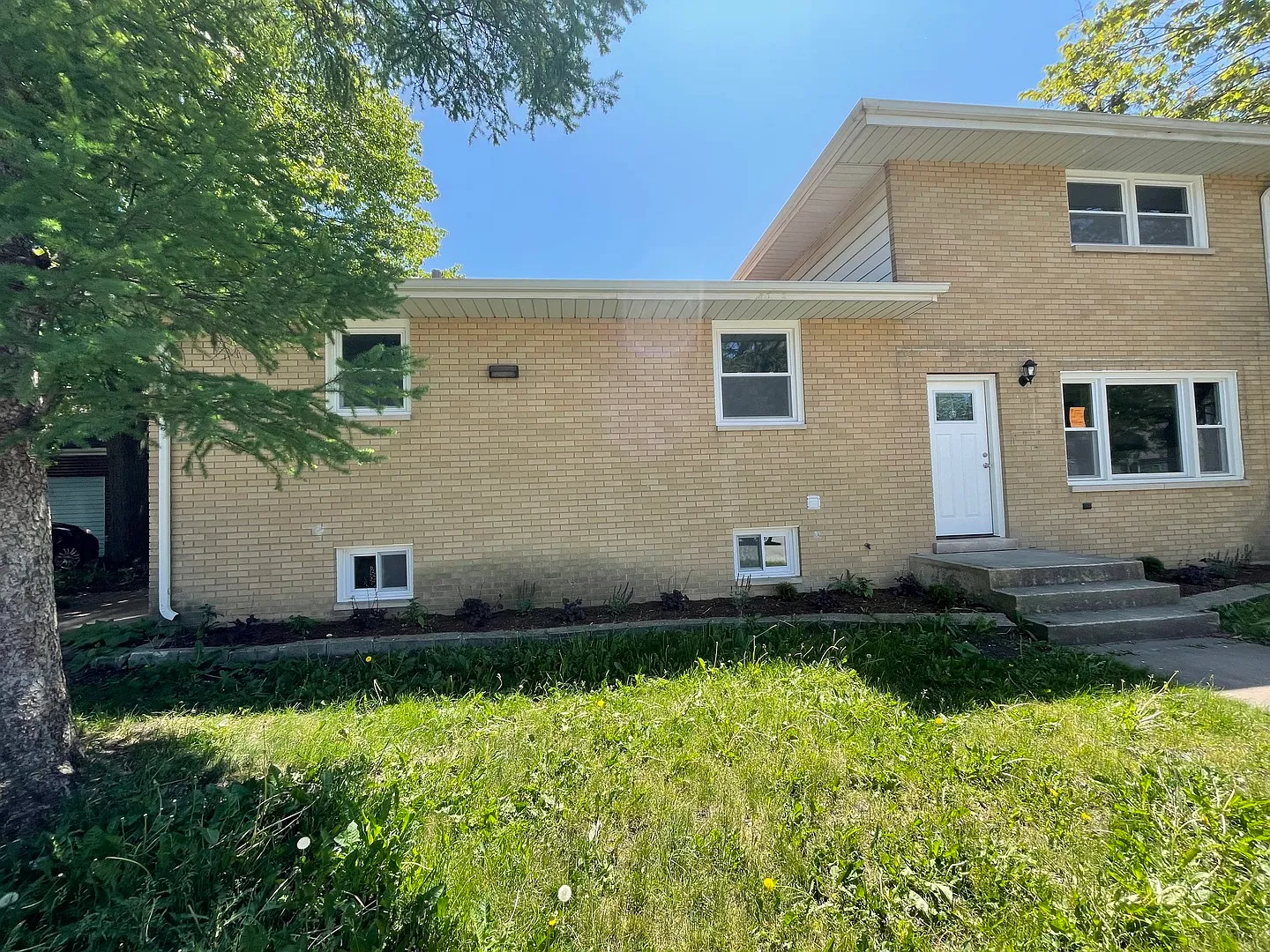 1499 Wentworth Ave photo 1