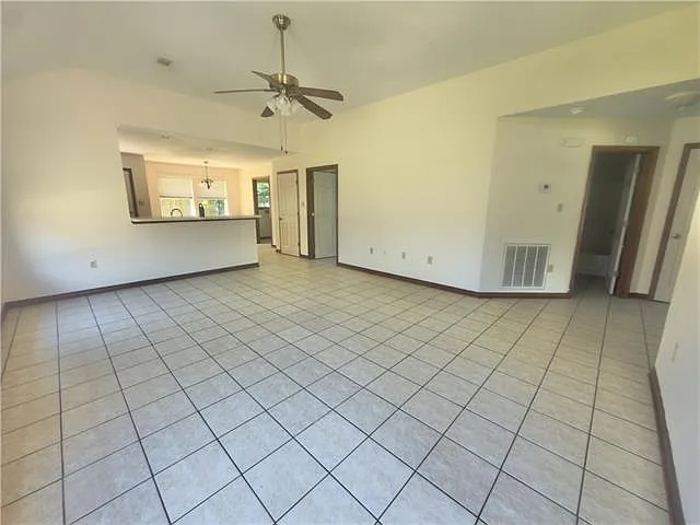 3 bed, 2.0 bath, 1200 sqft, $1,650 — Photo 3