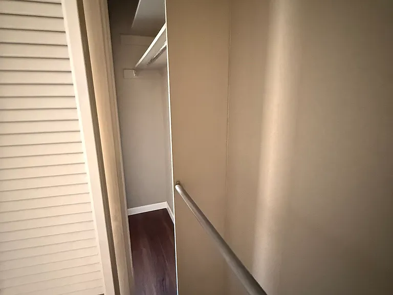 1563 Riverside Dr — Photo 7