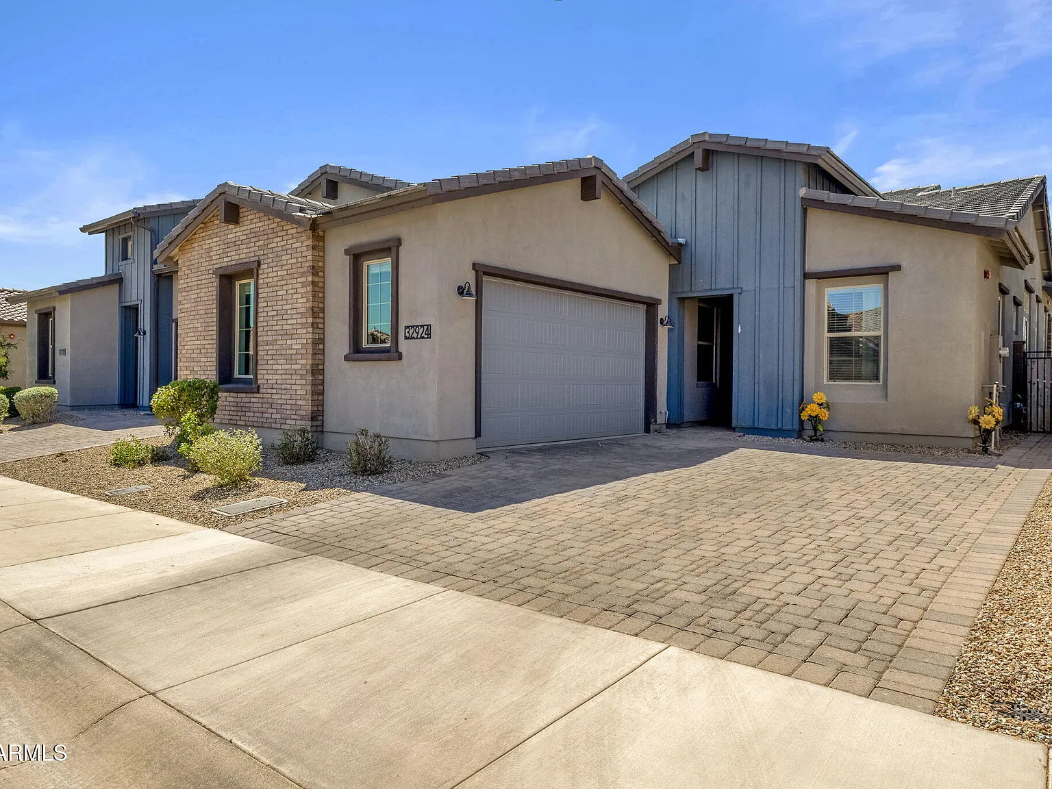 3 bed, 3.0 bath, 2109 sqft, $5,500 — Photo 2