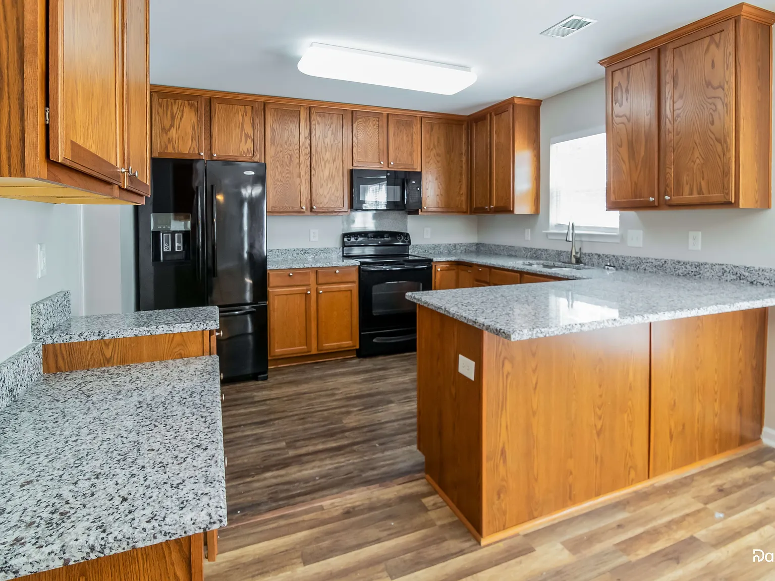 4 bed, 2.5 bath, 2160 sqft, $2,580 — Photo 3