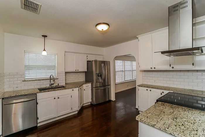 294 El Monte Blvd — Photo 6