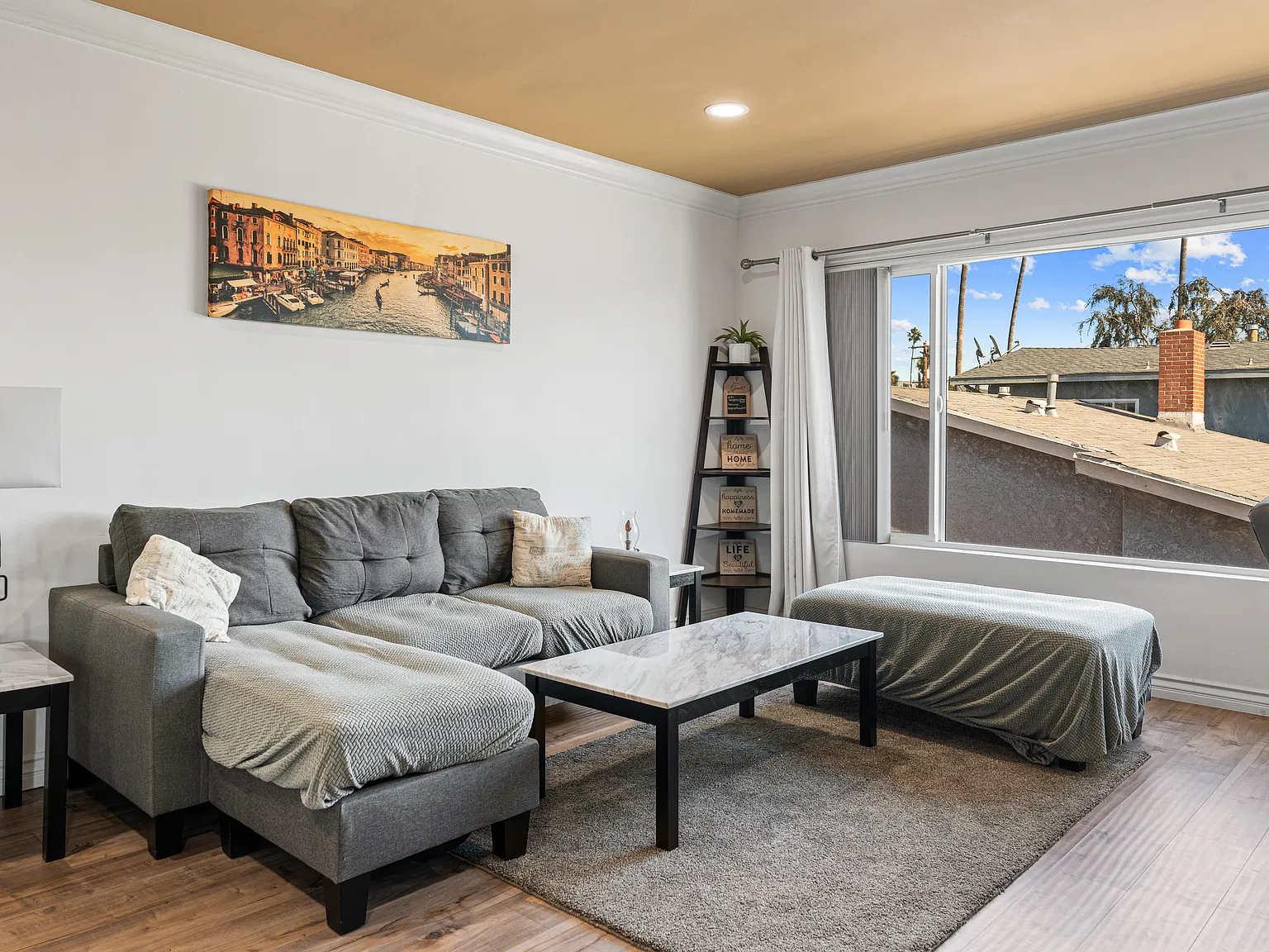 2 bed, 850 sqft, $2,400 — Photo 3