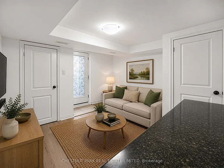 2823 Saint Clair Ave E #LOWER — Photo 10