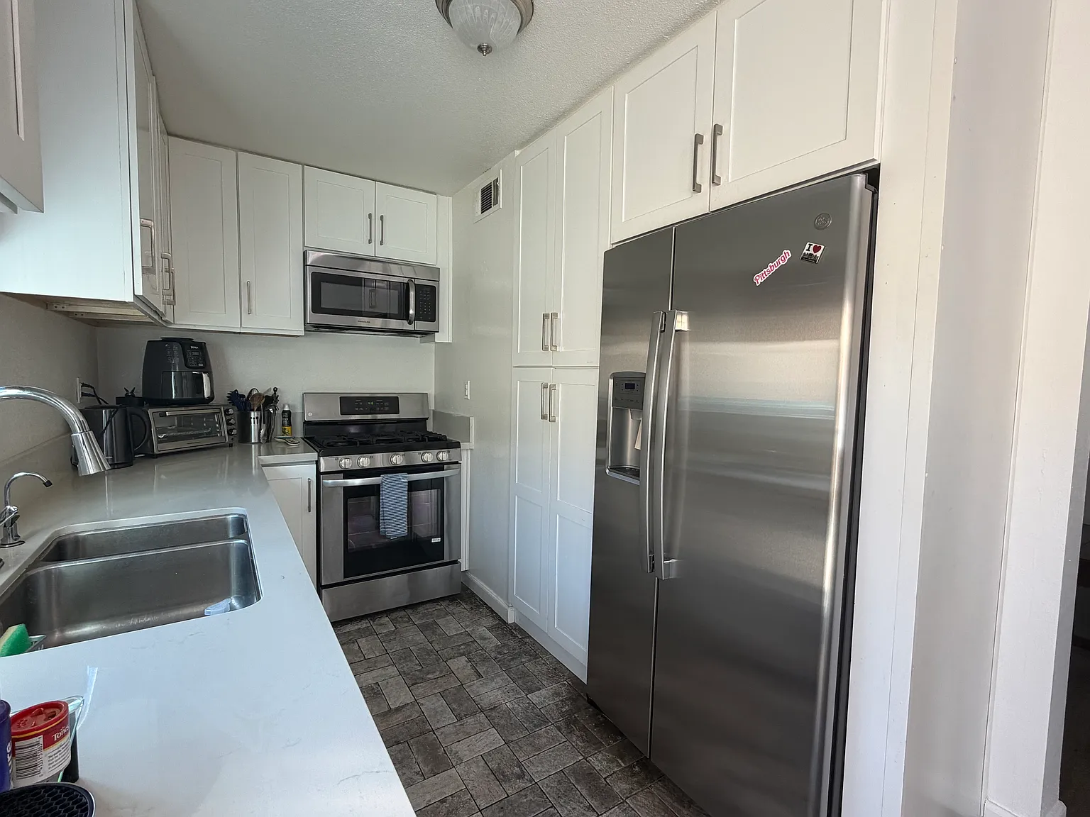 2 bed, 914 sqft, $3,500 — Photo 2