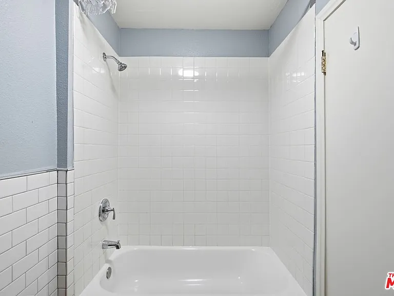 3611 W 4th St — Photo 9