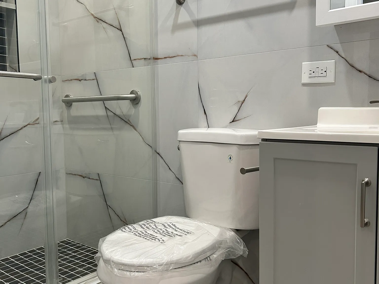 3 bed, 900 sqft, $1,700 — Photo 4