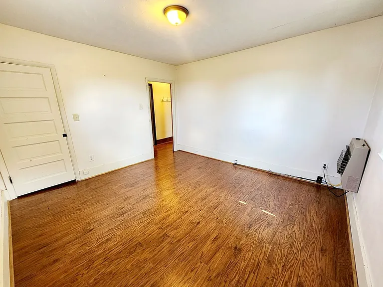 912 Naomi St — Photo 6