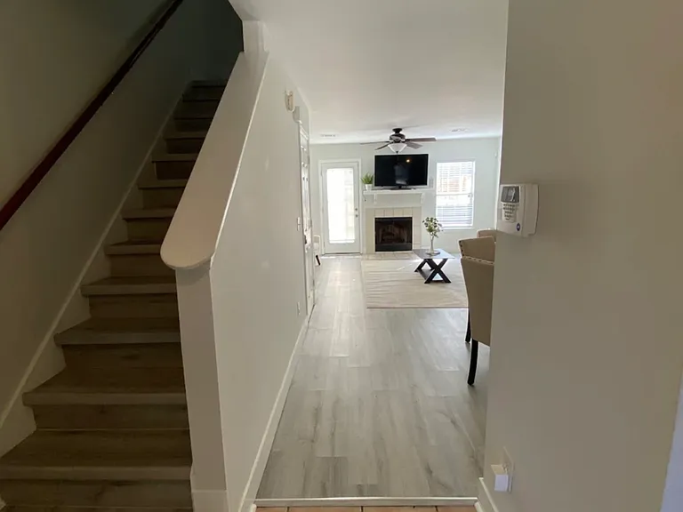 809 Reserve Way — Photo 2
