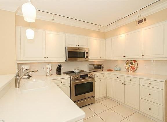 4th image of 4401 Gulf Shore Blvd N Unit 1106