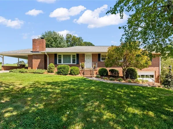 364 Woods Ln, Winston Salem, NC 27107