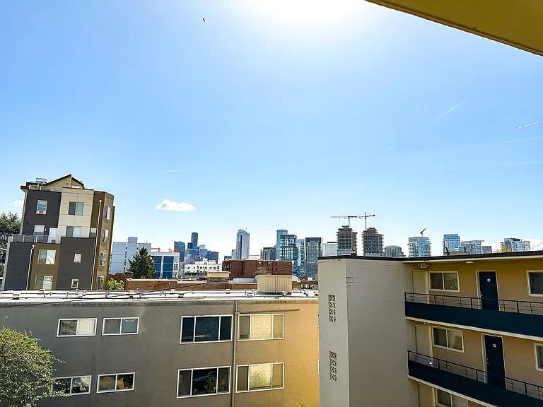 Mercer Vista Apartments — Photo 31