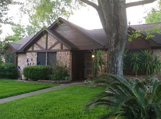 803 Whitecap Dr, Seabrook, TX 77586
