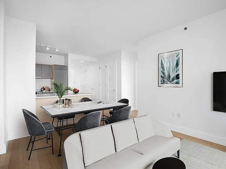 10 City Point #26T — Photo 3