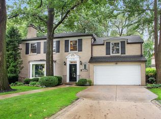 1030 S Home Ave, Park Ridge, IL 60068