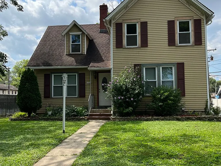 18320 Morris Ave — Photo 1