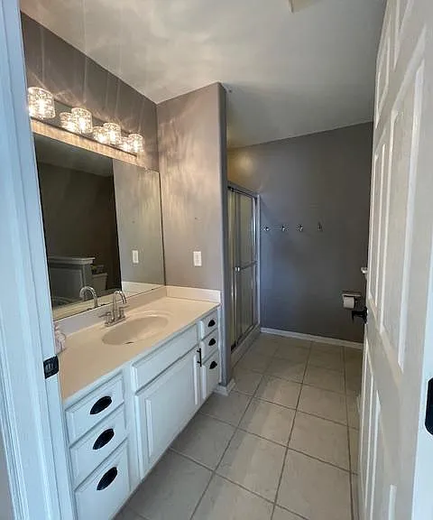 Master Bath with Wirlpool Tub
