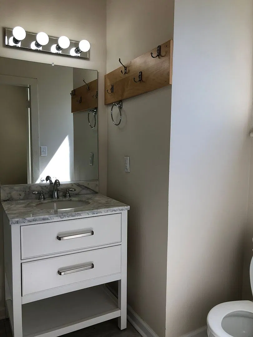 Historic Apartment in the Heart of the Medical District — Photo 2
