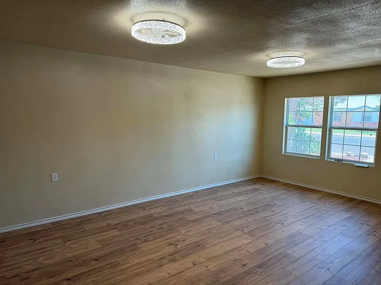 8821 Lamar Ave — Photo 13