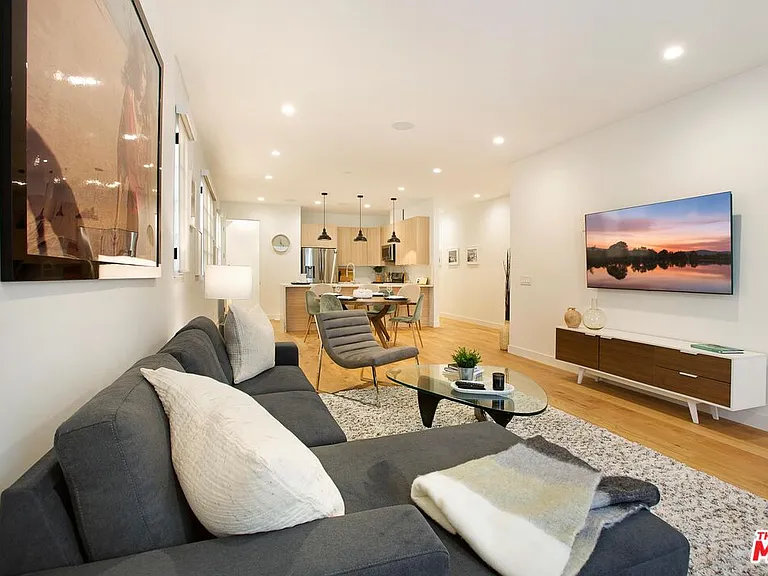 418 N Stanley Ave #420 — Photo 5