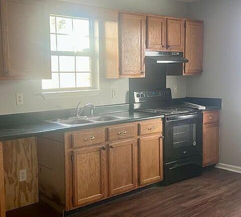 3rd image of 3902 Blanchard St