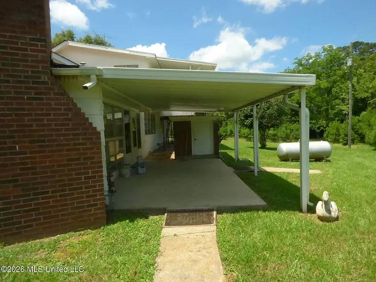 2083 Martin Rd — Photo 18