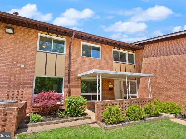 10149 Fair Woods Dr, Fairfax, VA 22030