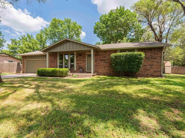 740 S Queen St, Maize, KS 67101