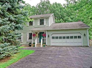 724 John Paul Ct, Niskayuna, NY 12309