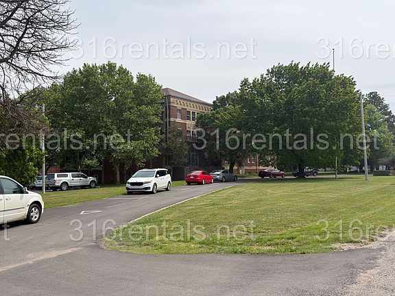 4th image of 924 N Topeka St APT 310