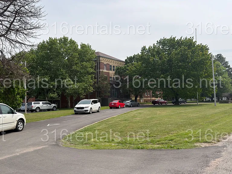 Forest Park Apartments — Photo 4