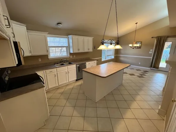 5716 Candlewood Dr, Columbia, MO 65202