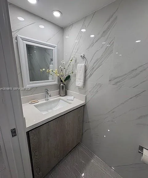 1717 N Bayshore Dr #A-1542 — Photo 3