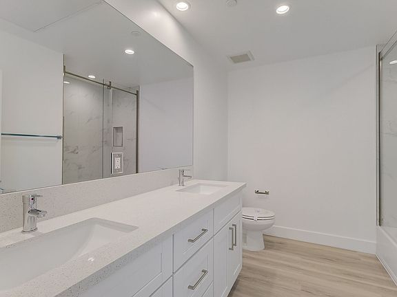 5th image of 549 N Heliotrope Dr #203