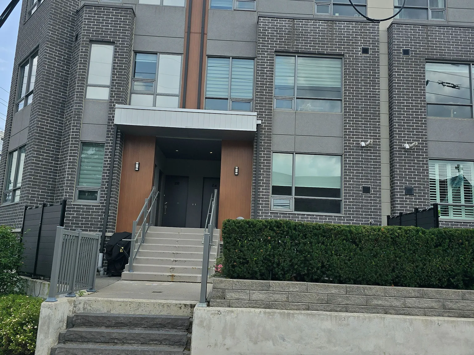 2 bed, $2,580 — Photo 2