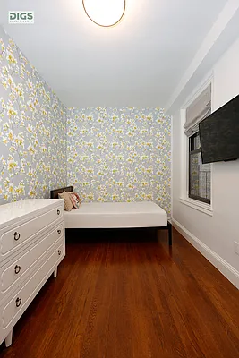 Sold by Digs Realty Group | media 19