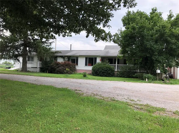 1947 Mine Ln #7, Staunton, IL 62088
