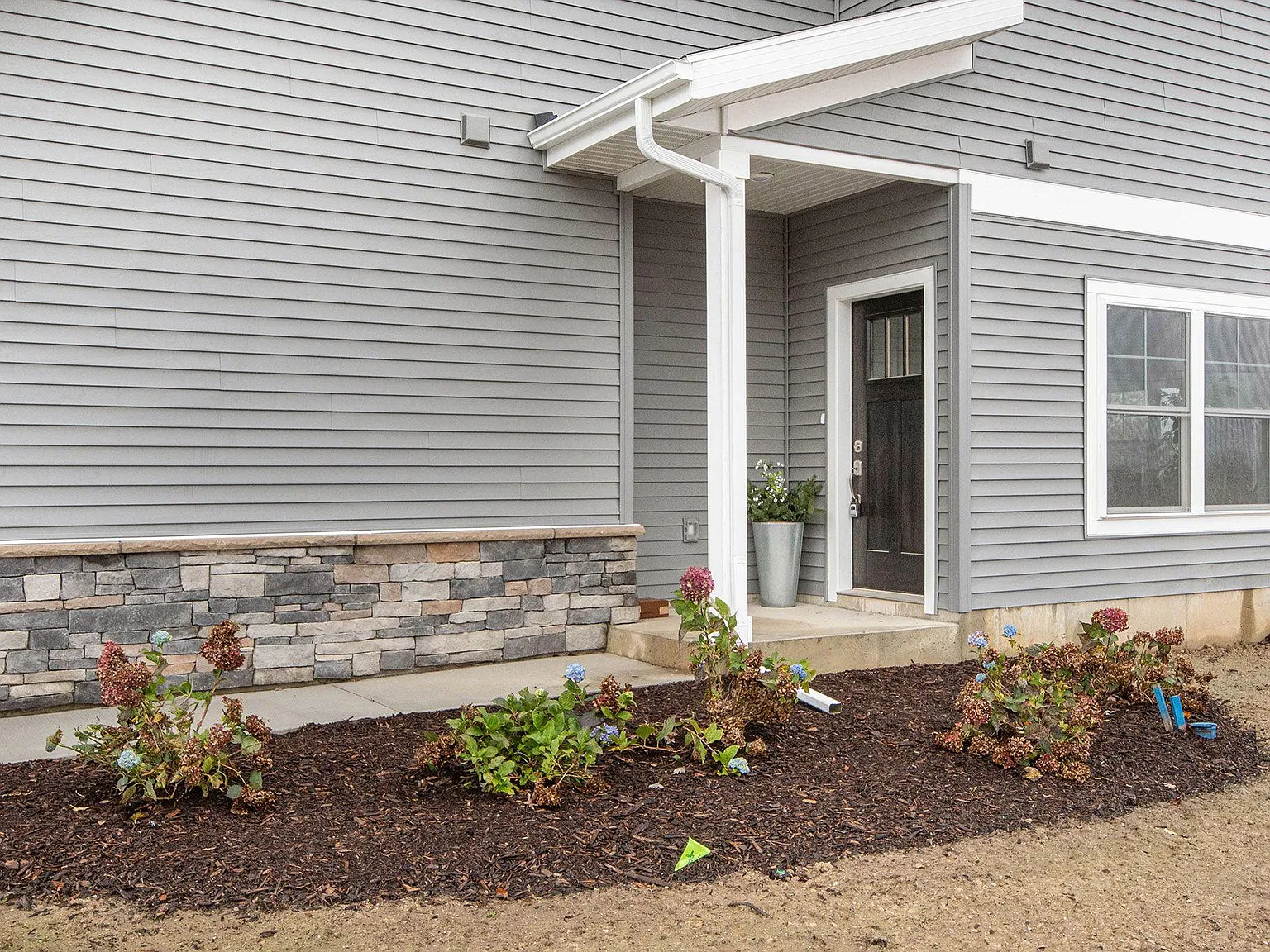 3 bed, 2.5 bath, 1755 sqft, $2,750 — Photo 2
