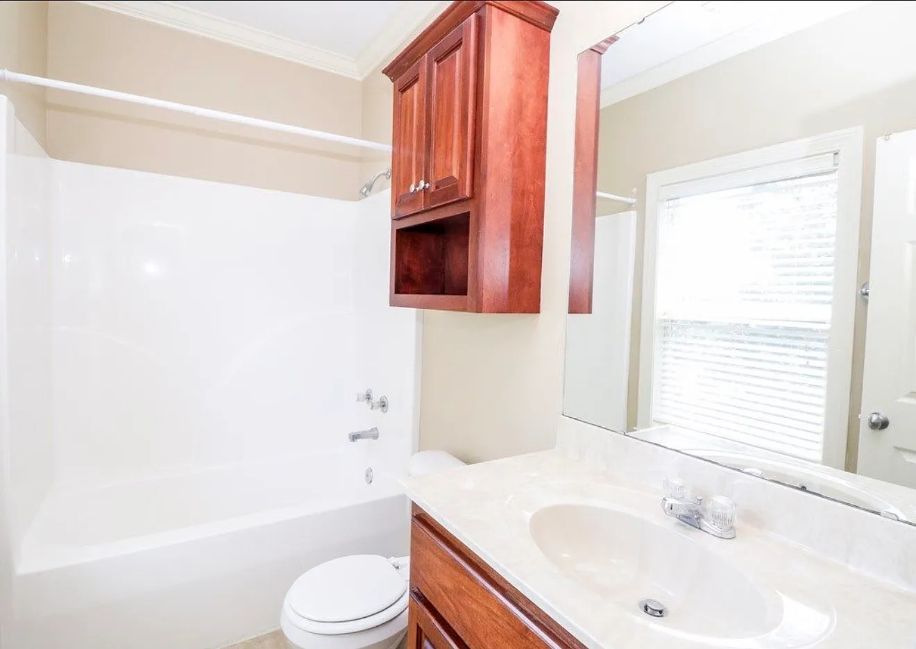 3 bed, 2.5 bath, 1558 sqft, $2,500 — Photo 4