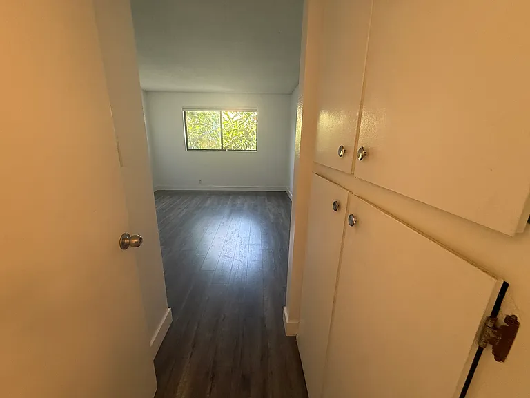 1420 North Mansfield Avenue - 205 — Photo 13
